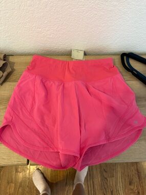 NWT Sweaty Betty Track Speed 3.5” running shorts